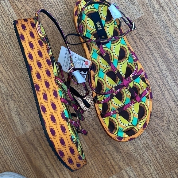 Zara NWT multicolor printed sandals - Picture 5 of 7